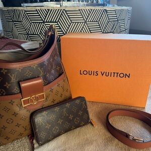 Louis Vuitton Monogram Dauphine Hobo PM